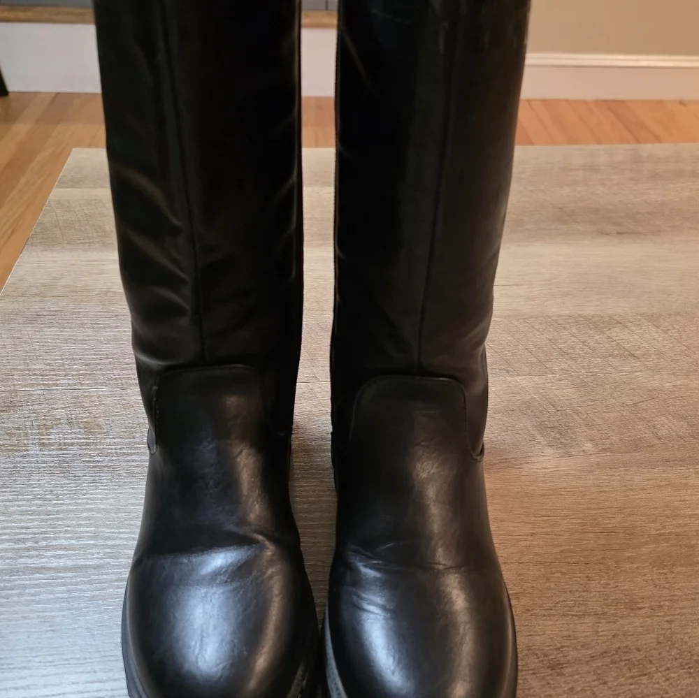 DKNY-  Girls Black Gabby Tall Boot. Size 3